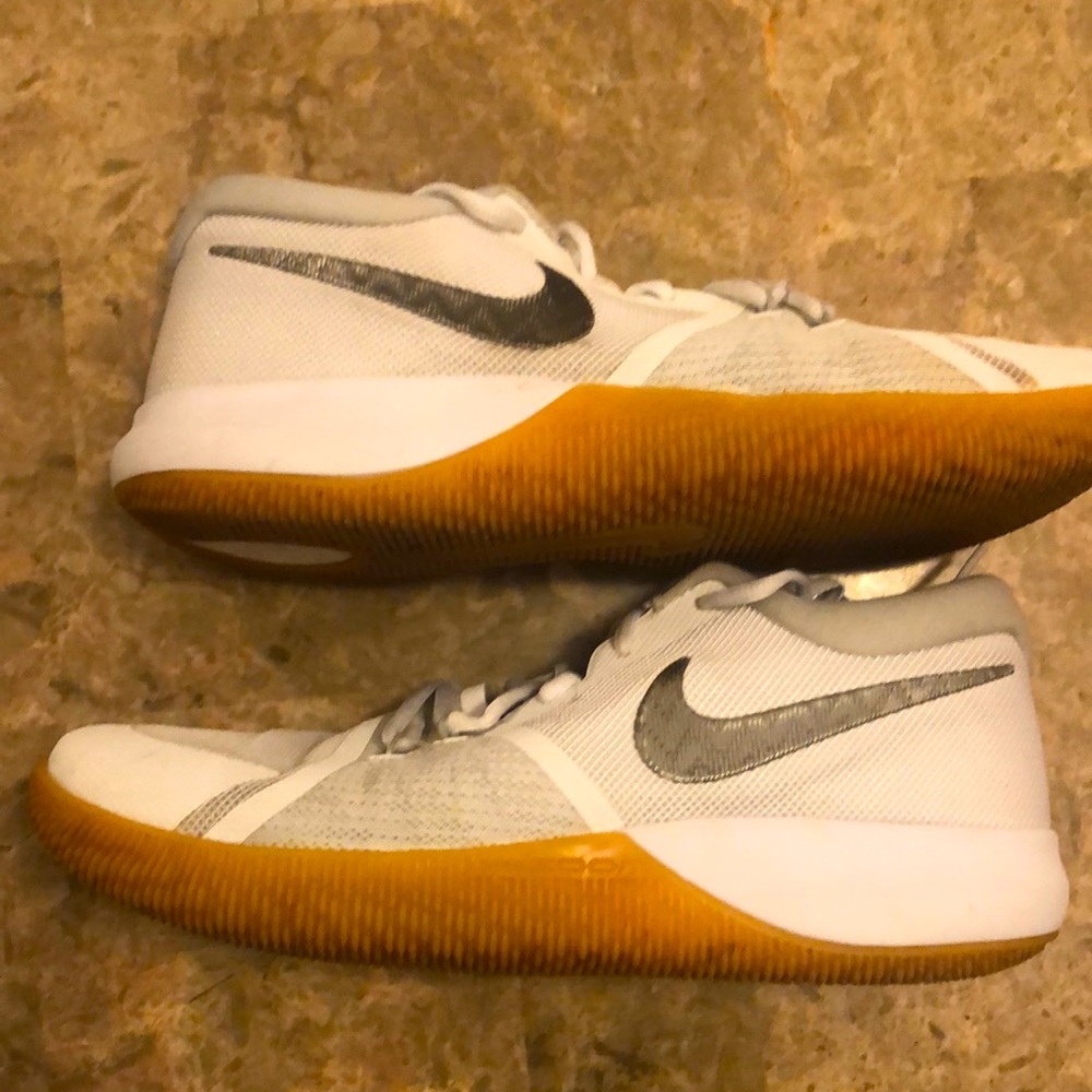Nike Zoom Assersion “White Chrome Gum”